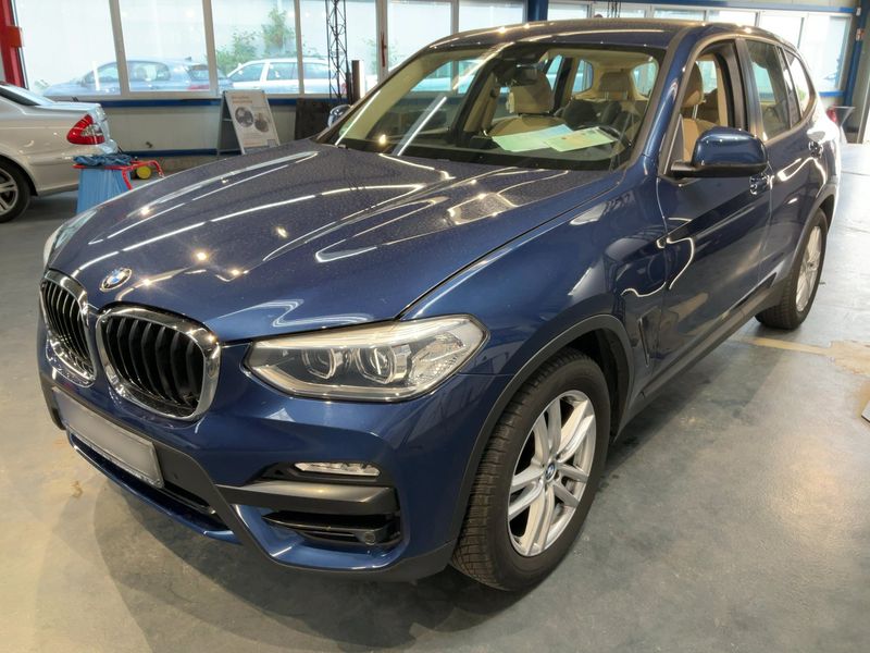 BMW X3 xDrive 30i — 1/8