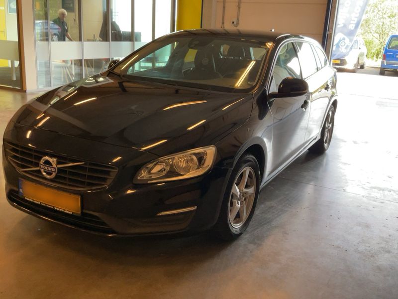 Volvo V60 2.0 D3 — фото 1
