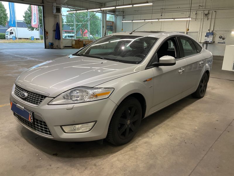 Ford Mondeo 2.5 — 1/8