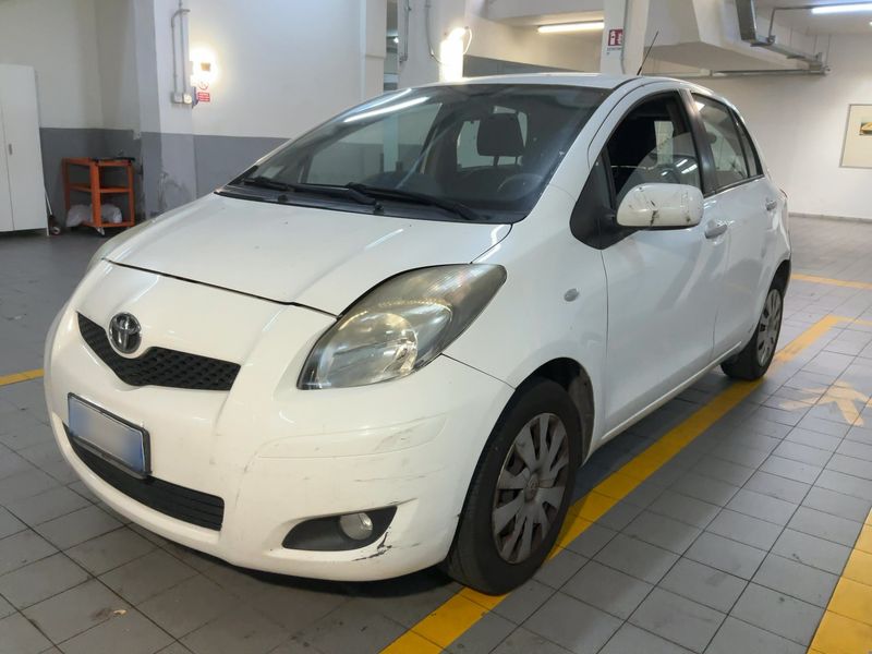 Toyota Yaris 1.0 VVT-i — 1/8