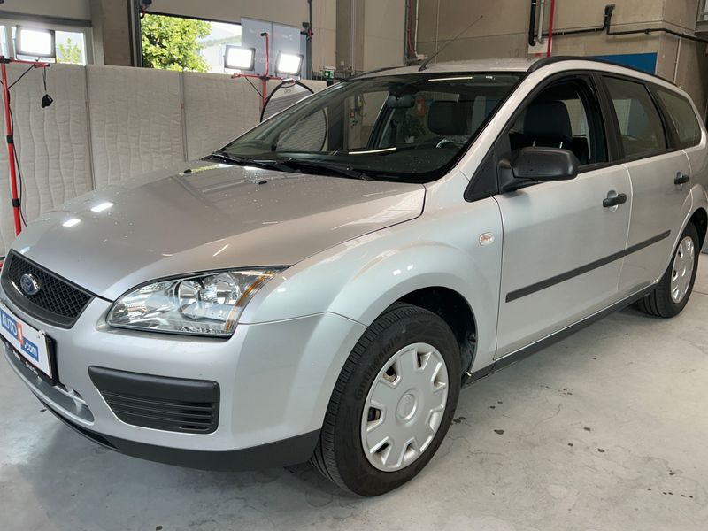 Ford Focus 1.4 — 1/8