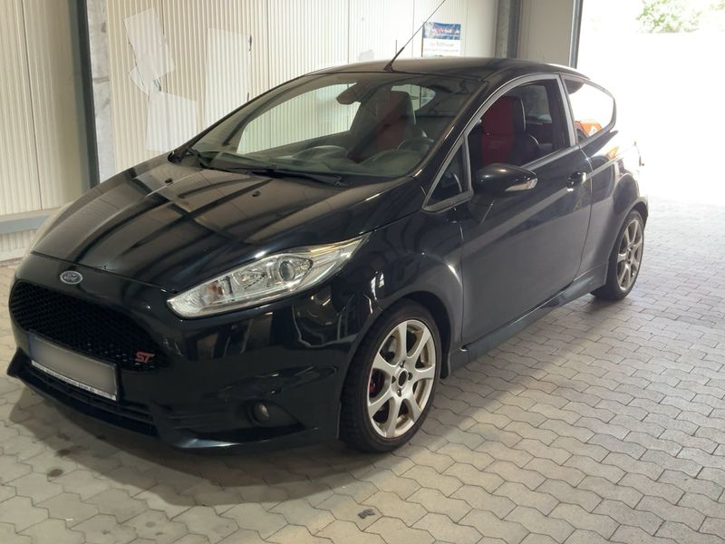 Ford Fiesta 1.6 EcoBoost — 1/8