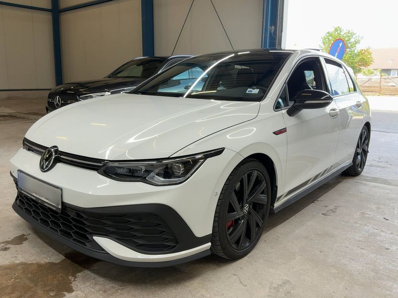 Volkswagen Golf VIII 2.0 TSI — 1/8