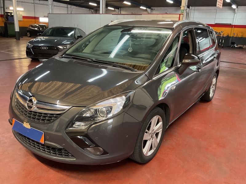 Opel Zafira Tourer 1.6 CDTI — 1/8