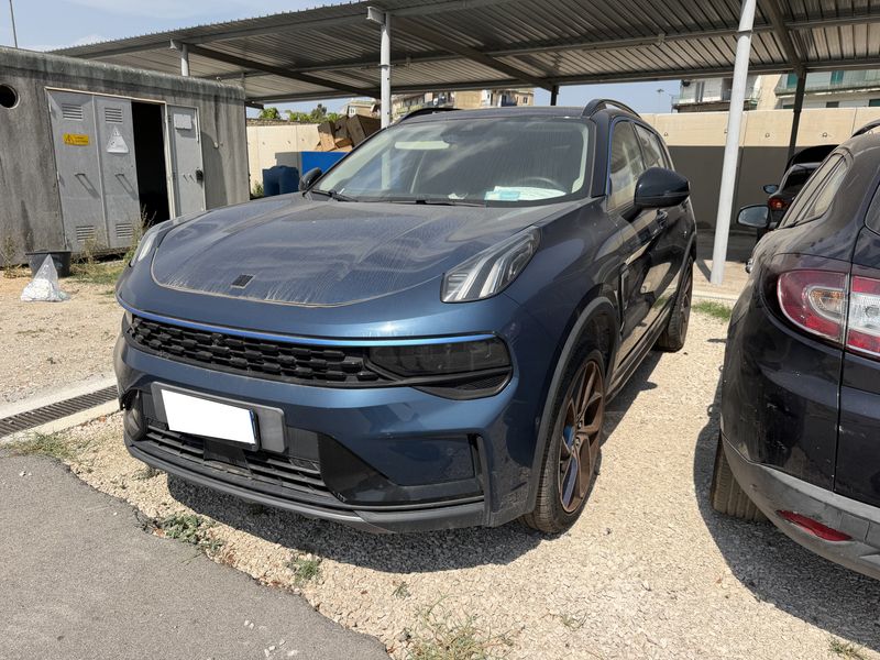 Lynk & Co 01 1.5 Plug-in Hybrid — 1/8
