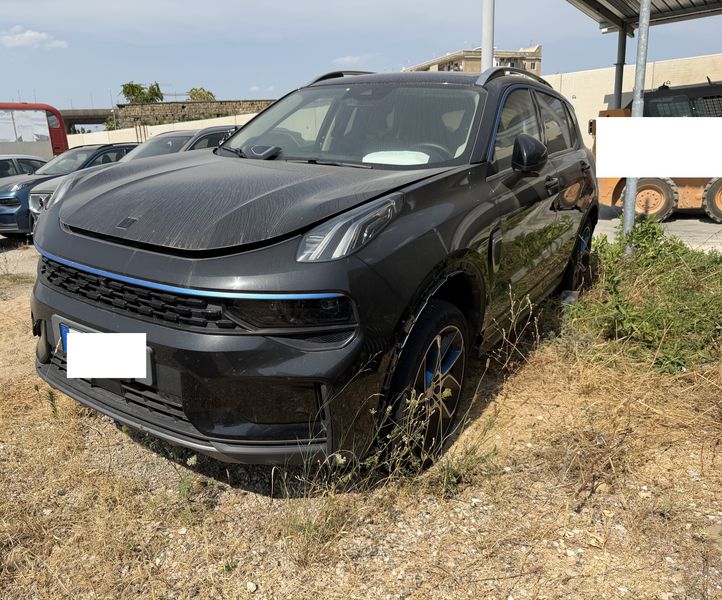 Lynk & Co 01 1.5 Plug-in Hybrid — 1/8