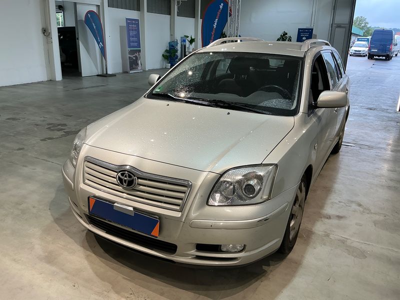 Toyota Avensis 2.0 — 1/8