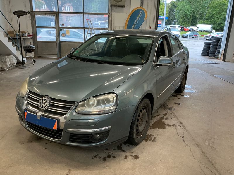 Volkswagen Jetta 1.9 TDI — фото 1