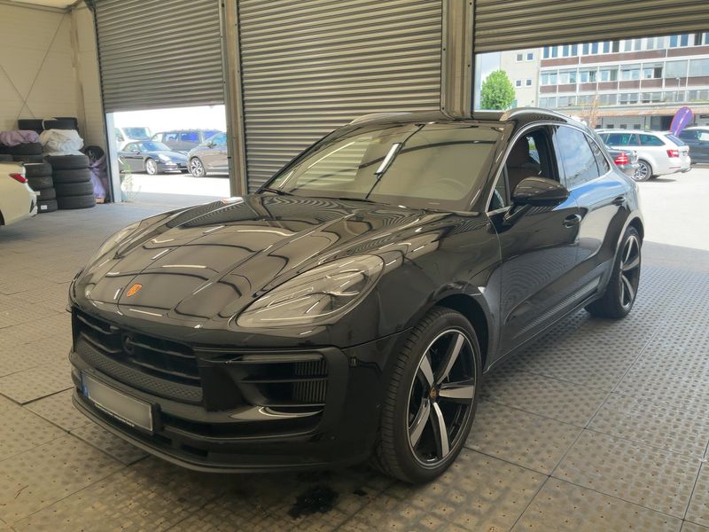 Porsche Macan S — 1/8