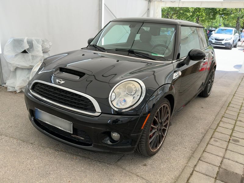 MINI MINI John Cooper Works — 1/8
