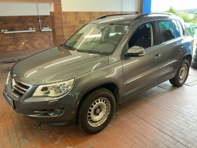 Volkswagen Tiguan 2.0 TSI — 1/8