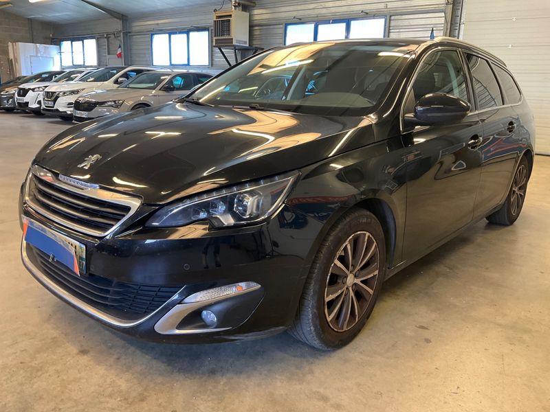 Peugeot 308 1.2 e-THP — 1/8