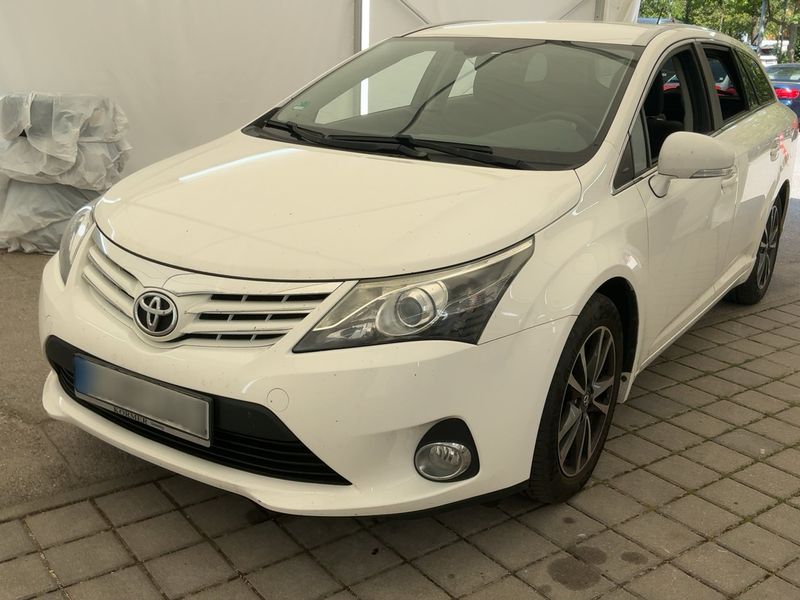 Toyota Avensis 1.8 — 1/8