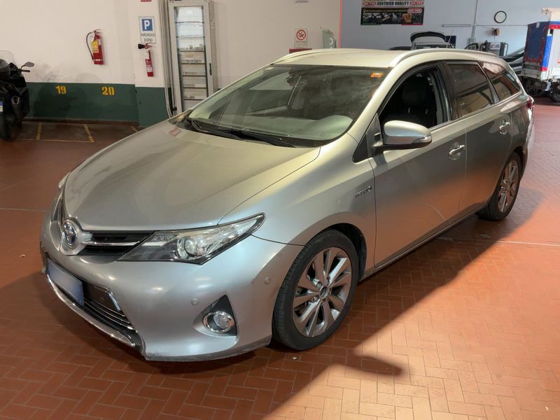 Toyota Auris Touring Sports 1.8 Hybrid — 1/8