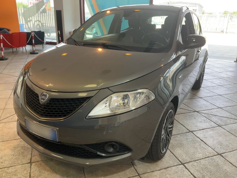 Lancia Ypsilon 1.2 — 1/8