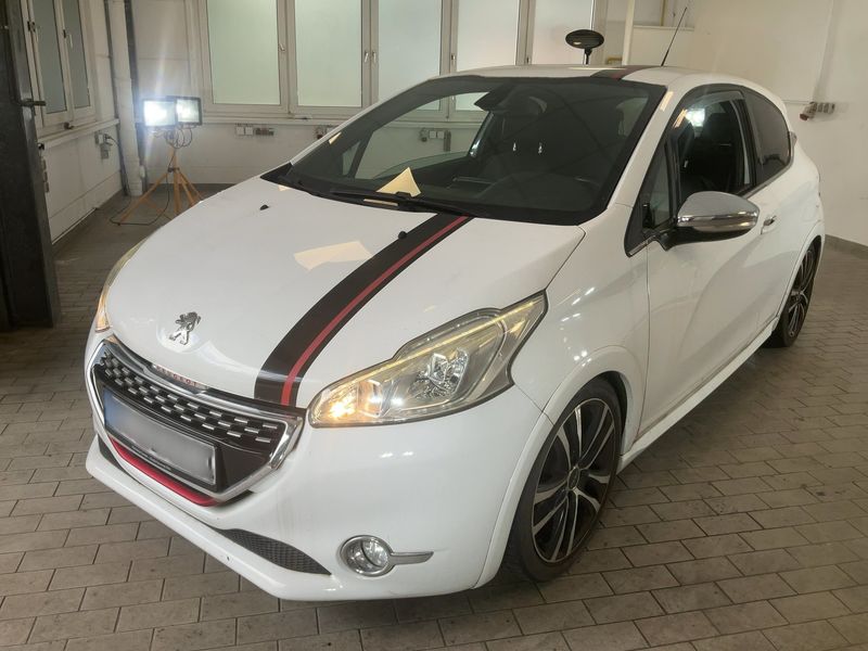 Peugeot 208 1.6 THP — 1/8