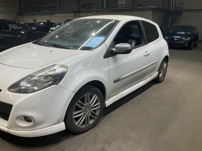 Renault Clio 1.6 — 1/8