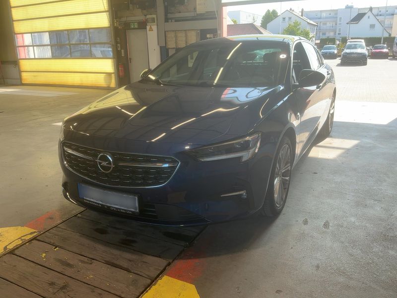Opel Insignia Grand Sport 2.0 Turbo — 1/8