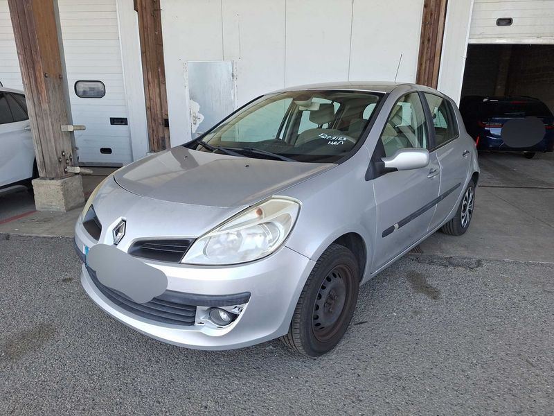 Renault Clio 1.5 dCi — фото 1