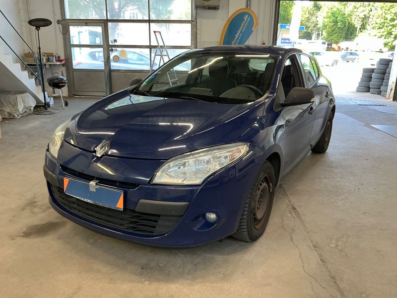 Renault Megane 1.6 — 1/8