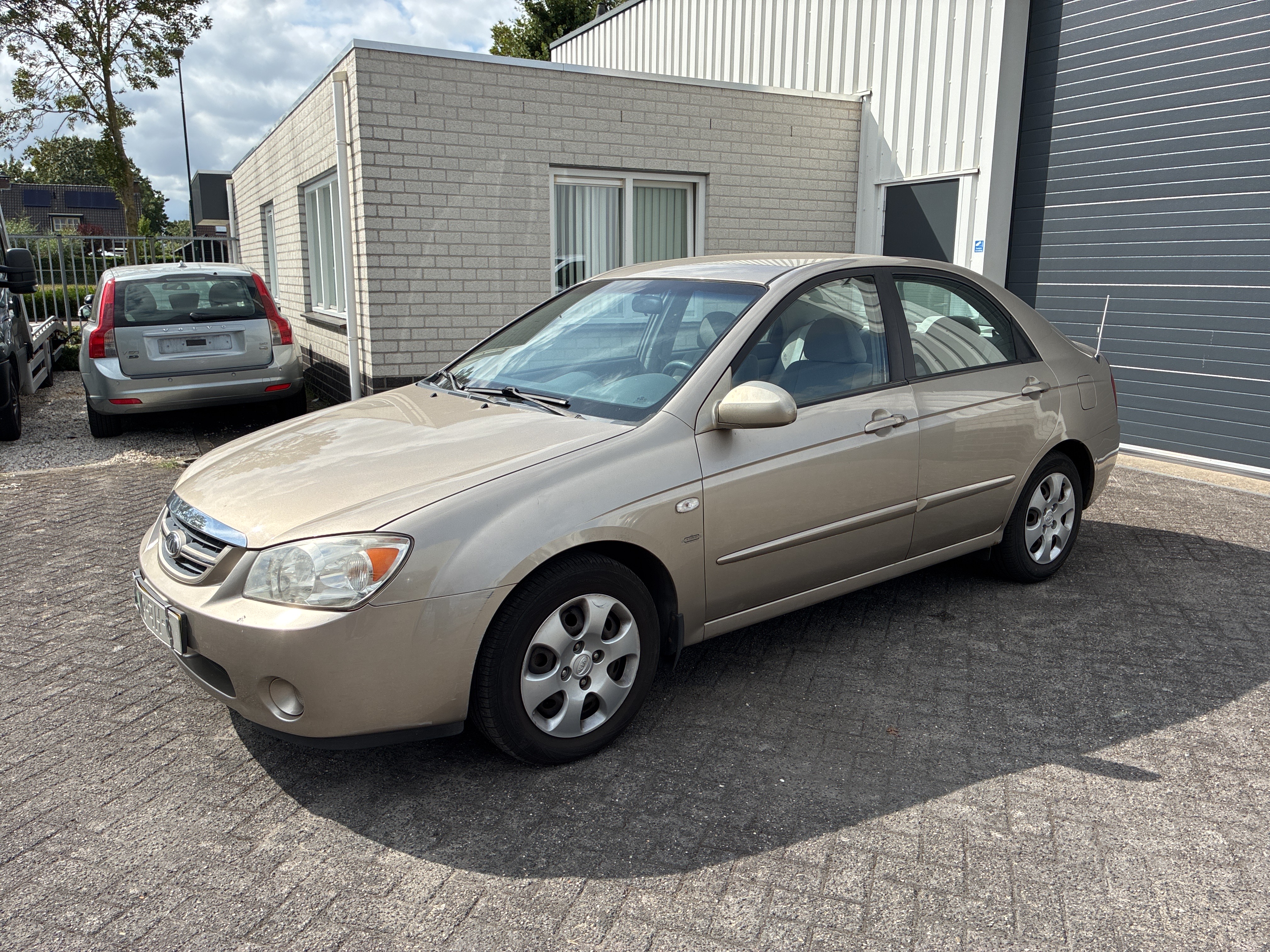 Kia Cerato 1.6 — 1/8