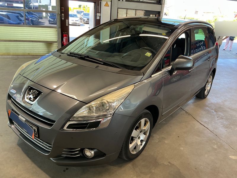 Peugeot 5008 2.0 HDi — фото 1