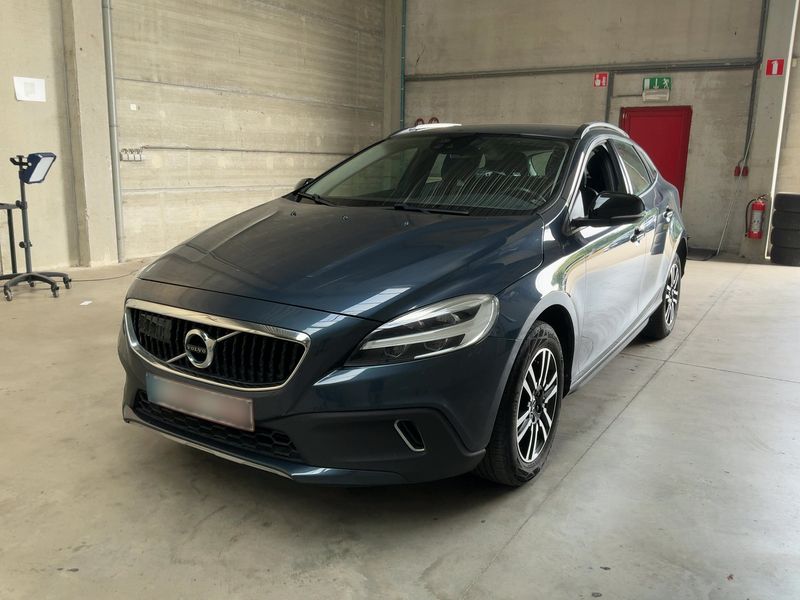 Volvo V40 Cross Country 2.0 D2 — 1/8