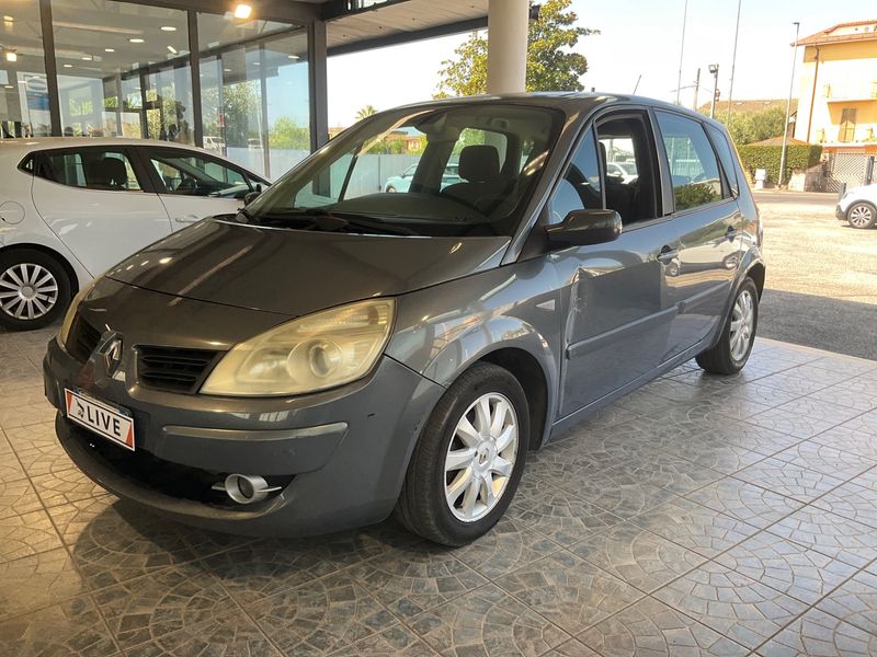 Renault Scenic 1.6 — 1/8