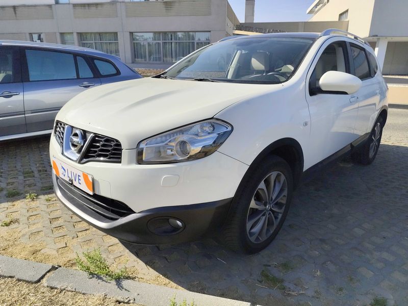 Nissan Qashqai+2 2.0 dCi — 1/8
