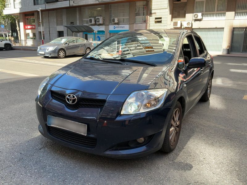 Toyota Auris 1.6 — 1/8