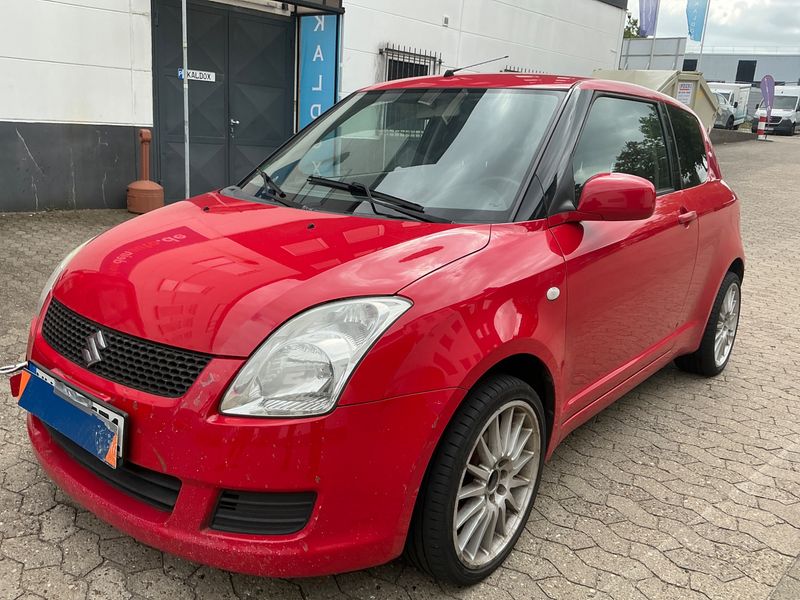 Suzuki Swift 1.3 — фото 1