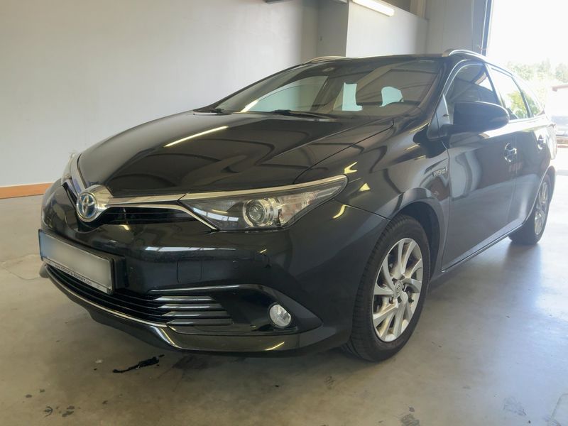 Toyota Auris Touring Sports 1.8 Hybrid — фото 1