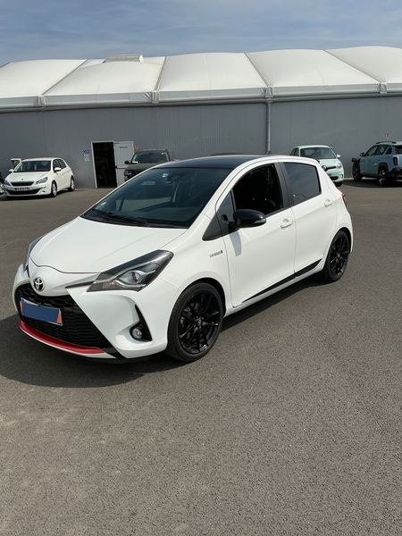 Toyota Yaris 1.5 Hybrid — 1/8