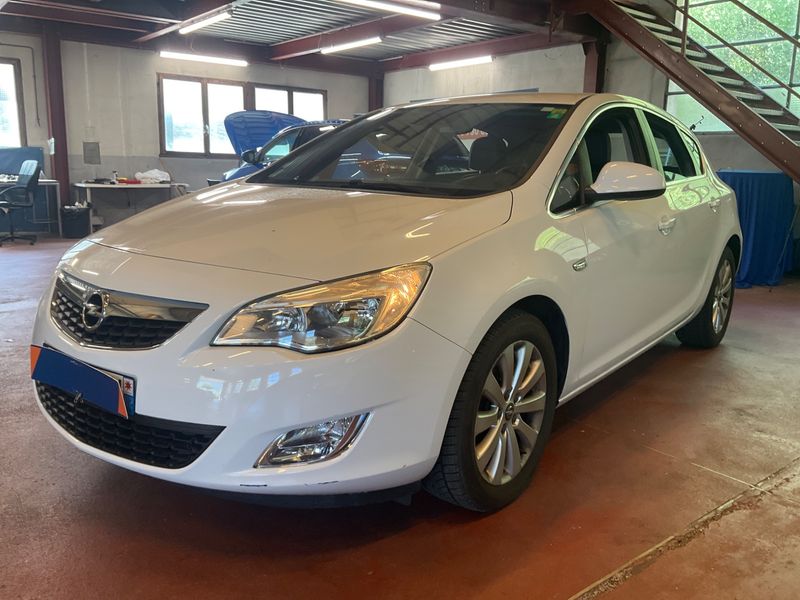Opel Astra 1.7 CDTI — 1/8