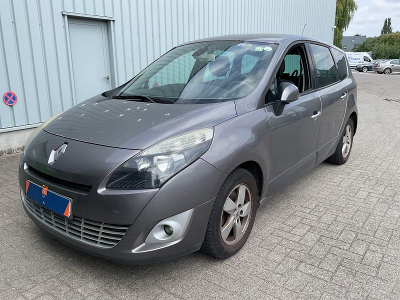 Renault Grand Scenic 1.5 dCi — 1/8