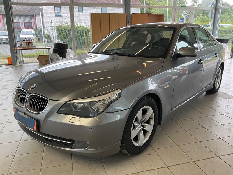 BMW 5er 523i — 1/8