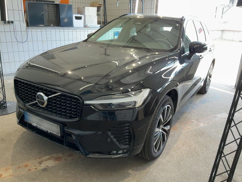 Volvo XC60 2.0 B4 Mild-Hybrid — 1/8
