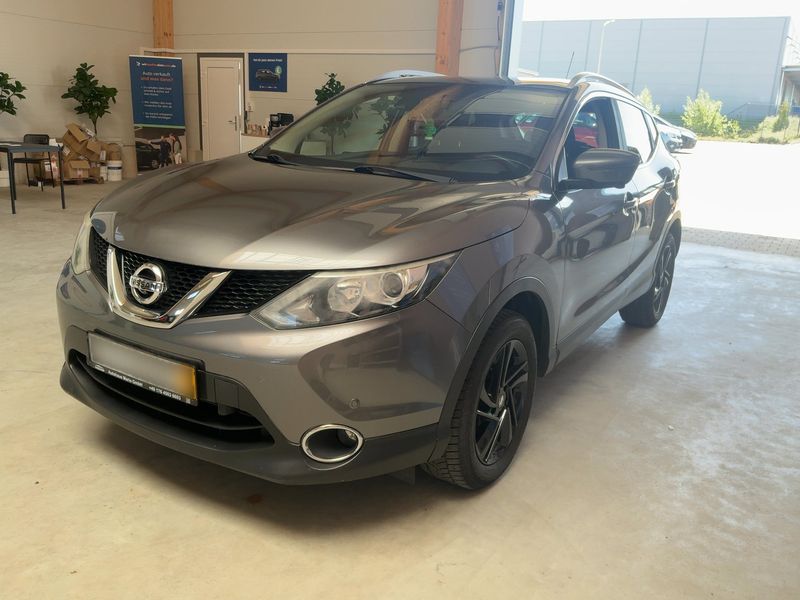 Nissan Qashqai 1.2 — 1/8