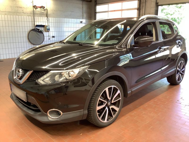 Nissan Qashqai 1.2 — 1/8