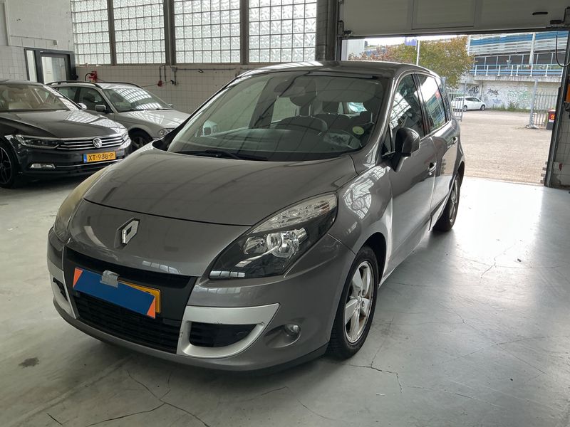 Renault Scenic 1.9 dCi — 1/8