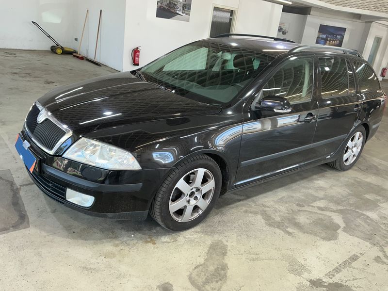 Skoda Octavia 2.0 FSI — 1/8