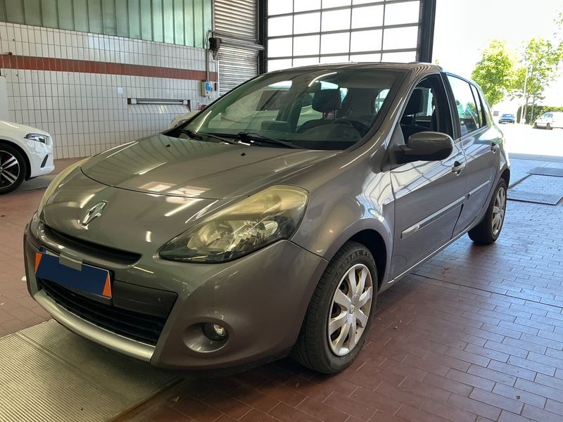 Renault Clio 1.2 — фото 1