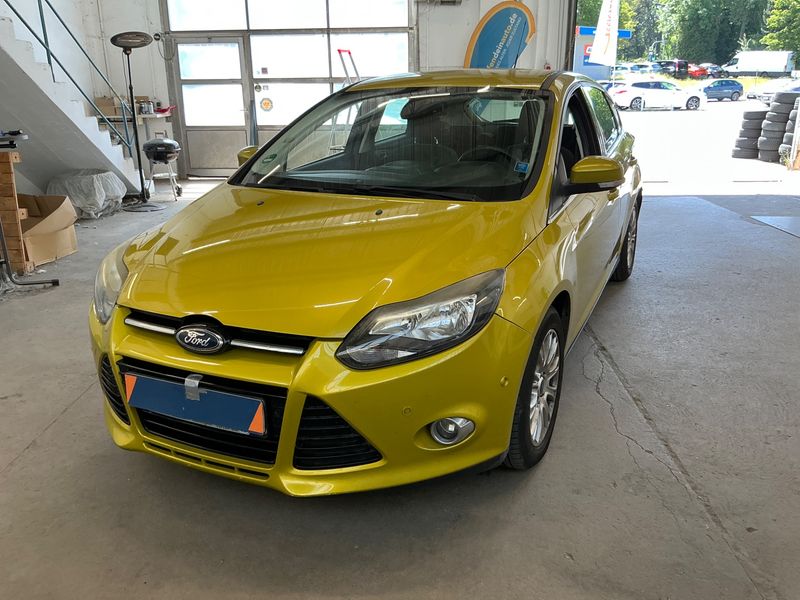Ford Focus 1.6 EcoBoost — фото 1
