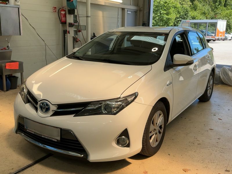 Toyota Auris 1.8 Hybrid — 1/8