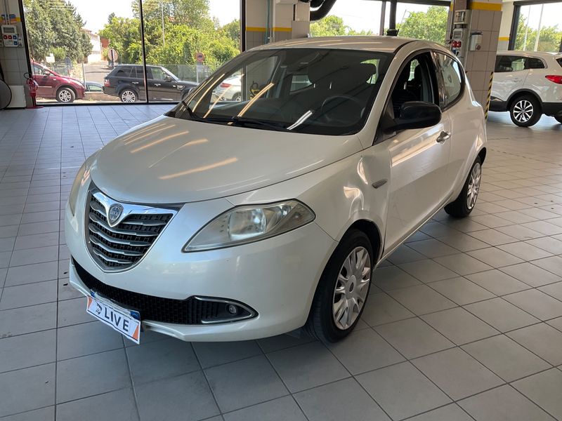 Lancia Ypsilon 1.3 JTD — 1/8
