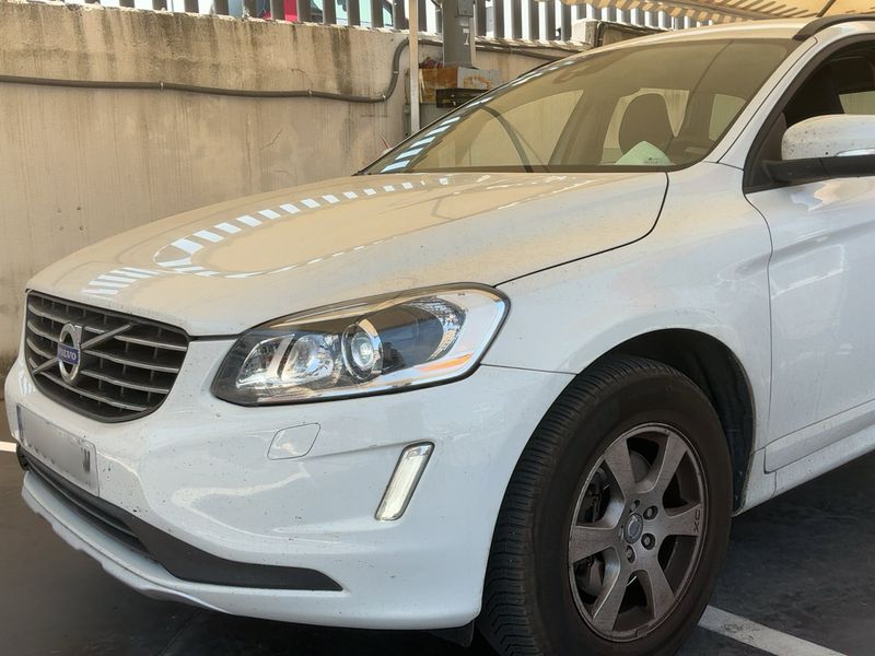 Volvo XC60 2.0 D3 — 1/8