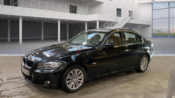 BMW 318D Luxe — 1/8