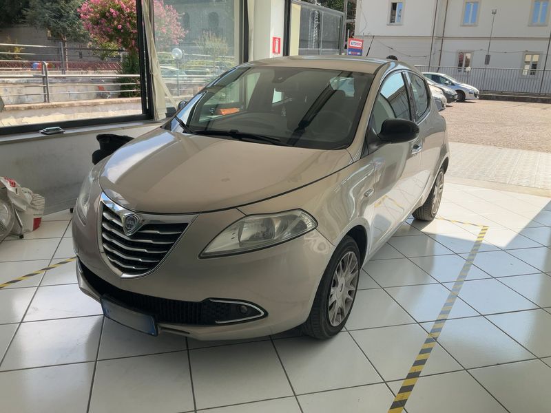 Lancia Ypsilon 1.3 JTD — 1/8
