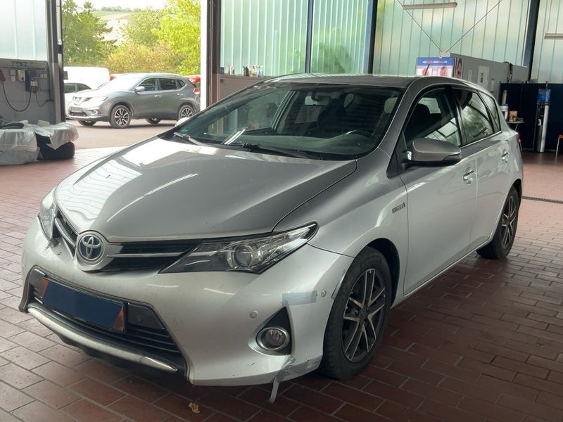 Toyota Auris 1.8 Hybrid — 1/8