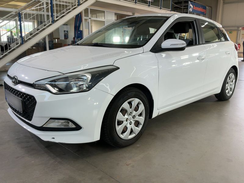 Hyundai i20 1.2 — 1/8